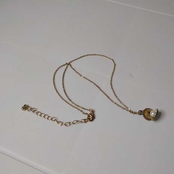 Clam Shell With Faux Pearl Pendant Necklace Adjustable 18 To 20 Inches Long - Picture 1 of 12